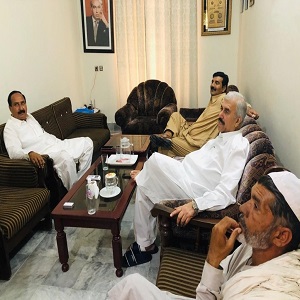 پیپلز پارٹی کے سابق وفاقی وزیر کی اکرم گجر سے ملاقات ، عید کی مبارکباد دی 